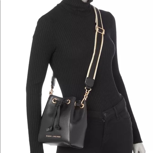 Authentic THE MARC JACOBS Leather Drawstring bucket bag - Picture 4 of 16